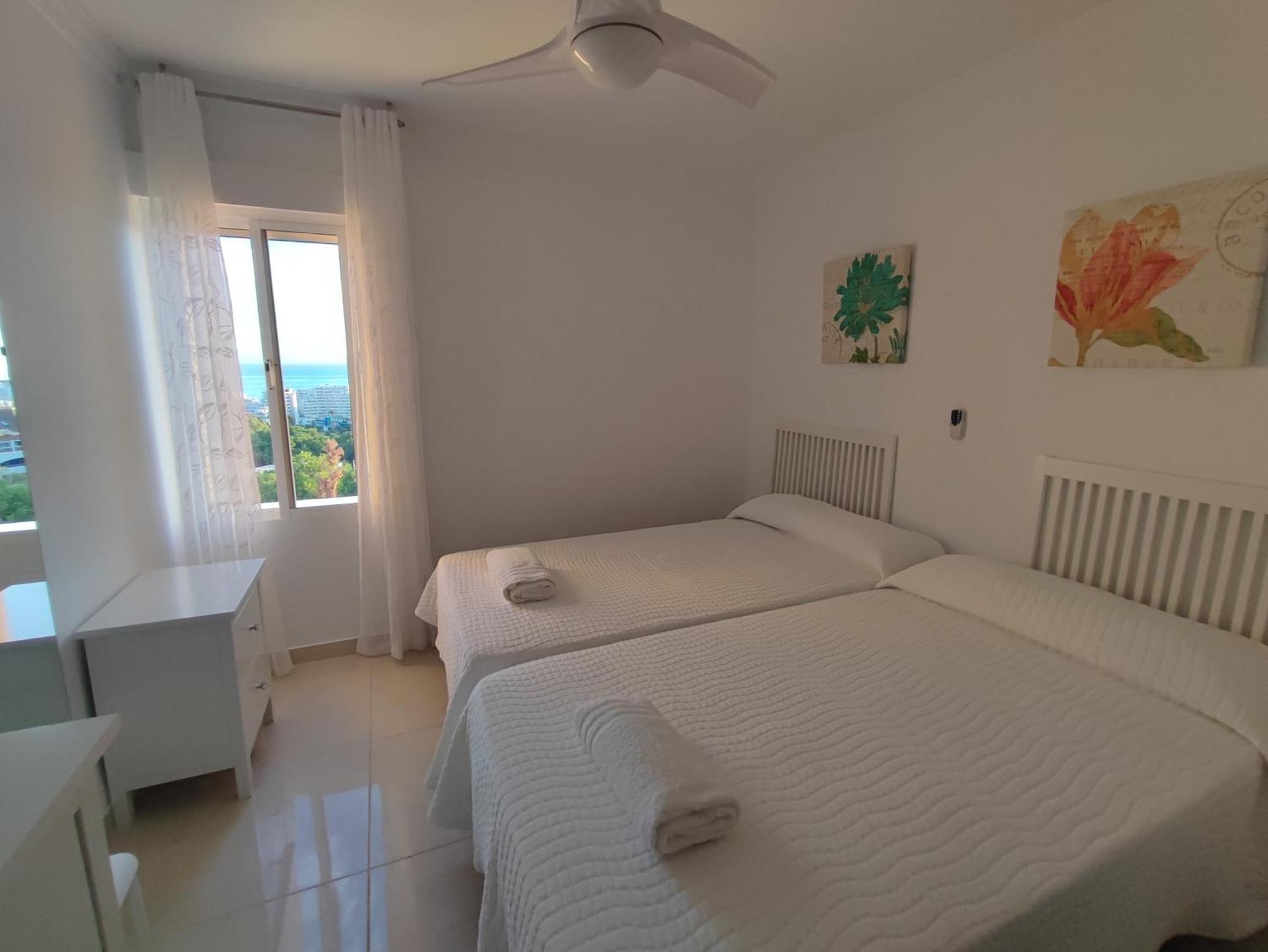 Hercules Paradise 531 Apartamento Con Vistas Al Mar Mediterraneo En Benalmadena A Pasos Del Centro Y Su Vibrante Zona Comercial Disfruta De Una Experiencia Unica En La Costa Del Sol Malaga Andalucia Well-Connected To The Airport Luaran gambar